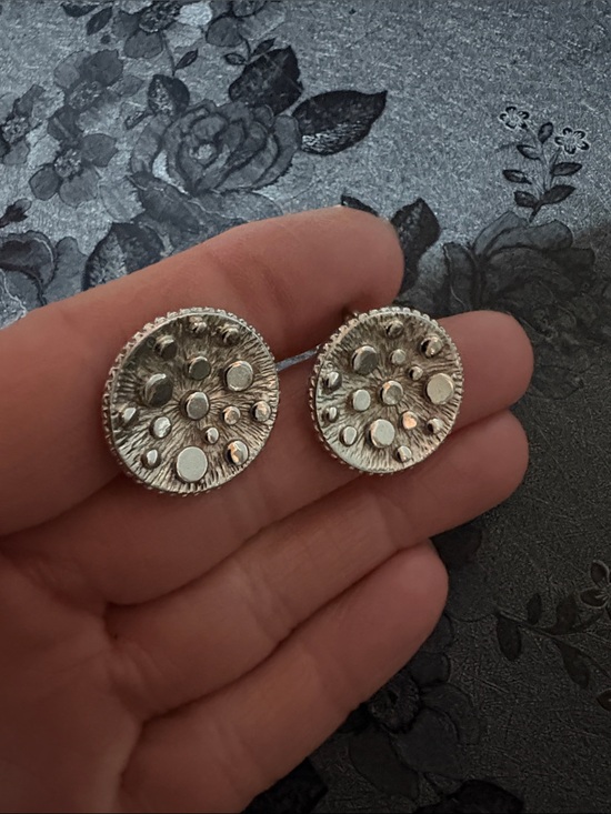 Jewelry - VINTAGE TEXTURED AND POLISHED DOT ACCENTS SILVER-TONE ROUND CLIP-ON EARRINGS